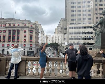 Sao Paulo, Sao Paulo, Brasilien. Dezember 2024. Sao paulo (sp), 12/2024 -View/theatro/Municipal/sao paulo- der Blick von innen und außerhalb des Stadttheaters sao paulo, das 1911 im Zentrum der Stadt sao paulo erbaut wurde. Foto: Niyi Fote/thenews2 (Foto: Niyi Fote/Thenews2/Zumapress) (Credit Image: © Niyi Fote/TheNEWS2 via ZUMA Press Wire) NUR REDAKTIONELLE VERWENDUNG! Nicht für kommerzielle ZWECKE! Stockfoto