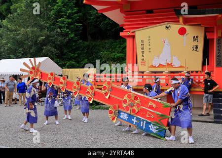 Nachi Ogi Festival: Ogi Mikoshi, Stadt Nachikatsuura, Präfektur Wakayama Stockfoto