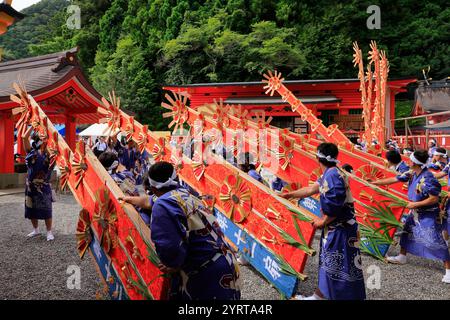 Nachi Ogi Festival: Ogi Mikoshi, Stadt Nachikatsuura, Präfektur Wakayama Stockfoto