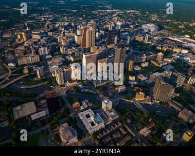 16. JULI 2022, ATLANTA, GA., USA - Luftaufnahme der Skyline von Atlanta, Georgia, dem Pfirsichstaat Stockfoto