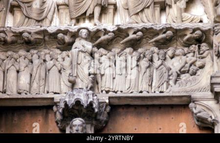 Kathedrale von Chartres; Trennung von den geretteten und den Verdammten; Sturz, zentrales Portal, südliches Querschiff Stockfoto