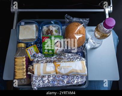 Eine Premium Economy Bordmahlzeit mit Vistara Airlines. Stockfoto