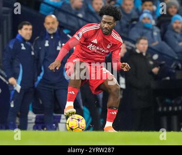 Dezember 2024; Etihad Stadium, Manchester, England; Premier League Football, Manchester City gegen Nottingham Forest; Ola Aina aus Nottingham Forest Stockfoto