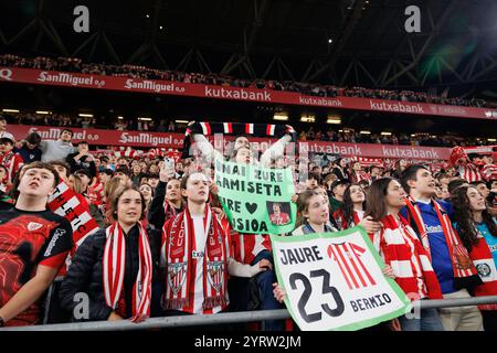 Bilbao, Spanien. Dezember 2024. Fans von Athletic feiern beim LaLiga EA SPORTSPIEL zwischen Teams des Athletic Club und Real Madrid FC im Estadio de San Mames. Endergebnis Athletic Club 2:1 Real Madrid FC Credit: SOPA Images Limited/Alamy Live News Stockfoto