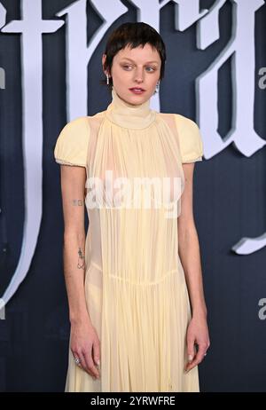 London, Usa. Dezember 2024. Emma Corrin bei der britischen Premiere von Nosferatu am Leicester Square am 4. Dezember 2024 in London. Foto: Stuart Hardy/ABACAPRESS. COM Credit: Abaca Press/Alamy Live News Stockfoto