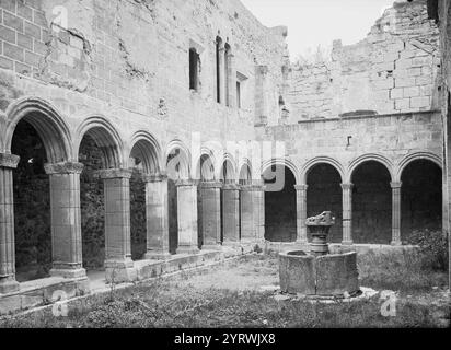 Claustre romànic del Monestir de Santa Maria de Poblet Stockfoto