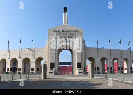 LOS ANGELES, KALIFORNIEN - 4. Dezember 2024: Das Los Angeles Memorial Coliseum im Exposition Park. Stockfoto