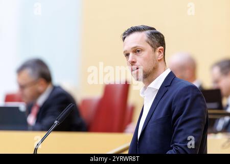 München, Deutschland. Dezember 2024. Christoph Maier (AfD) spricht auf der 35. Plenartagung des Bayerischen Landtags am 3. Dezember 2024 in München (Bayern). Quelle: Matthias Balk/dpa/Alamy Live News Stockfoto