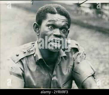 Benjamin Maja Adekunle (26. Juni 1936 ? 13. September 2014) war ein nigerianischer Heeresbrigadeführer und Befehlshaber des Bürgerkriegs. Der Nigerianische Bürgerkrieg (1967 ? 15. Januar 1970), bekannt als Biafran-Krieg, wurde zwischen Nigeria und der Republik Biafra ausgetragen, einem Sezessionismus-Staat, der 1967 seine Unabhängigkeit von Nigeria erklärt hatte. Nigeria wurde von General Yakubu Gowon und Biafra von Oberstleutnant Chukwuemeka „Emeka“ Odumegwu Ojukwu geführt. Der Konflikt entstand aus politischen, ethnischen, kulturellen und religiösen Spannungen, die der formellen Entkolonialisierung Nigerias durch Großbritannien von 1960 bis 1963 vorausgingen. I Stockfoto