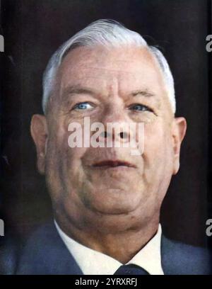 Hendrik Frensch Verwoerd (1901 ? 1966), südafrikanischer Politiker und Premierminister von Südafrika. Er gilt allgemein als Architekt der Apartheid. premierminister (1958?1966). Darüber hinaus spielte Verwoerd eine wichtige Rolle bei der Machtübernahme der rechtsextremen Nationalpartei im Jahr 1948, als ihr politischer Stratege und Propagandist, und wurde Parteiführer nach seiner Premierministerschaft. Er war von 1958 bis 1961 der letzte Premierminister der Union Südafrikas, als er die Gründung der Republik Südafrika verkündete und bis zu seinem Attentat im Jahr 1966 ihr Premierminister blieb. Stockfoto