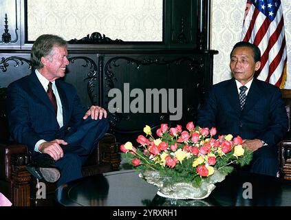 US-Präsident Jimmy Carter und Präsident Park Chung hee den dritten Präsidenten Südkoreas, der am 26. Oktober 1979 bei einem Abendessen im Safe House der Koreanischen Central Intelligence Agency (KCIA) in der Nähe des Präsidentengeländes des Blauen Hauses im Bezirk Jongno, Seoul, Südkorea, ermordet wurde Stockfoto