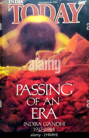 Presseberichterstattung über die indische Premierministerin Indira Gandhi, die im Oktober 1984 in ihrem Wohnhaus in der Safdarjung Road, Neu-Delhi, ermordet wurde. Sie wurde von ihren Sikh Bodyguards, Satwant Singh und Beant Singh, getötet Stockfoto
