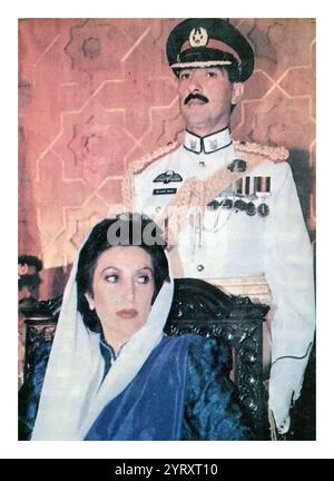 Benazir Bhutto (1953 ? 2007) pakistanische Politikerin und Staatsfrau, die von 1988 bis 1990 und von 1993 bis 1996 11. Und 13. Premierminister Pakistans war. Sie war die erste Frau, die in einem muslimischen Mehrheitsland zur Führung einer demokratischen Regierung gewählt wurde. Sie war ideologisch liberal und säkularistisch und leitete die Pakistan People's Party (PPP) von den frühen 1980er Jahren bis zu ihrer Ermordung im Jahr 2007. Stockfoto