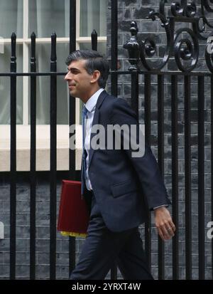 Der britische Premierminister Rishi Sunak verlässt die Downing Street 10, um im parlament Fragen zu stellen. März 2024 Stockfoto