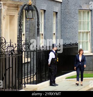 Rachel Reeves (Chancellor of the Exchequer) kommt in der Londoner Downing Street an, um nach der Wahl ihre neue Rolle in der Labour-Regierung zu übernehmen. Juli 2024. Stockfoto