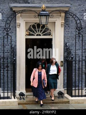 Bridget Maeve Phillipson (rechts) (Staatssekretär für Bildung) und Shabana Mahmood (links) (Lordkanzler), Leave kommt in der Downing Street in London an, um nach der Wahl ihre Rolle in der Labour-Regierung zu übernehmen. Juli 2024. Stockfoto