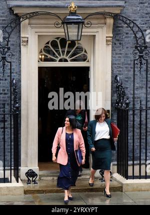 Bridget Maeve Phillipson (rechts) (Staatssekretär für Bildung) und Shabana Mahmood (links) (Lordkanzler), Leave kommt in der Downing Street in London an, um nach der Wahl ihre Rolle in der Labour-Regierung zu übernehmen. Juli 2024. Stockfoto