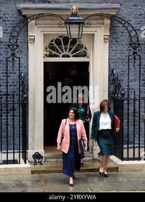 Bridget Maeve Phillipson (rechts) (Staatssekretär für Bildung) und Shabana Mahmood (links) (Lordkanzler), Leave kommt in der Downing Street in London an, um nach der Wahl ihre Rolle in der Labour-Regierung zu übernehmen. Juli 2024. Stockfoto