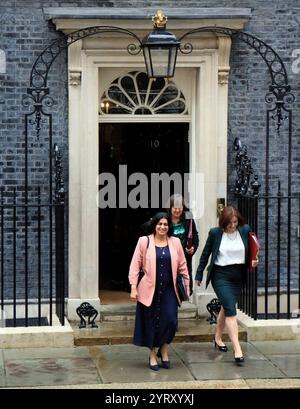 Bridget Maeve Phillipson (rechts) (Staatssekretär für Bildung) und Shabana Mahmood (links) (Lordkanzler), Leave kommt in der Downing Street in London an, um nach der Wahl ihre Rolle in der Labour-Regierung zu übernehmen. Juli 2024. Stockfoto