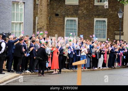 Der Parteichef der Labour Party, Sir Keir Starmer, kommt nach dem Wahlsieg am 5. Juli 2024 als Premierminister in der Londoner Downing Street an. Stockfoto