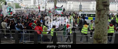 22. Mai 2021: Tausende von Demonstranten haben sich in Zentral-London während der Auseinandersetzungen zwischen Israel und Gaza im Mai 2021 in Solidarität mit dem palästinensischen Volk versammelt. Die Organisatoren schätzten, dass am Samstag mehr als 180.000 Menschen zu propalästinensischen Protesten im Hyde Park waren. Stockfoto