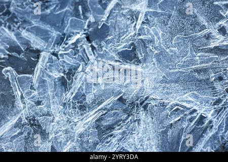 Eiskristalle, natürliche Hintergrundstruktur, Makrofoto mit selektivem Fokus Stockfoto