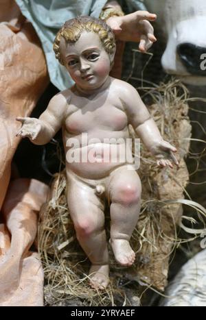 Prunkvolle barocke Krippe, Gips und gemaltes Holz, Rom Italien. 1680 Stockfoto