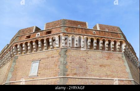 Mausoleum des Hadrian in Rom, bekannt als Castel Sant'Angelo entfernt, wurde ursprünglich von Kaiser Hadrian als Mausoleum für sich und seine Familie in Auftrag gegeben. Anzeige 139 Stockfoto