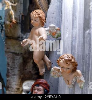 Prunkvolle barocke Krippe, Gips und gemaltes Holz, Rom Italien. 1680 Stockfoto