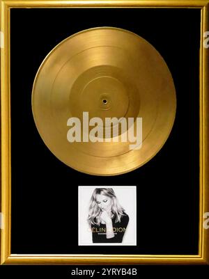 Celine Dions Gedenkalbum „Encore un soir“, veröffentlicht am 26. August 2016. Encore un soir erreichte die Spitze der Charts in Frankreich, Kanada, Belgien und der Schweiz und wurde in Frankreich mit Diamant, in Kanada mit 2-facher Platin und in Belgien und der Schweiz mit Platin ausgezeichnet. Es hat weltweit über 1,5 Millionen Exemplare verkauft. Celine Marie Claudette Dion (* 1968); kanadische Sängerin (1981–2014) und Ehemann (1994–2016). Stockfoto