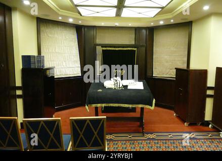 Eine Arche für Tora rollt in einer Synagoge in Jerusalem, Israel Stockfoto