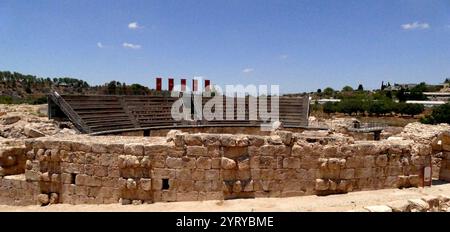 Ruinen des römischen Amphitheaters, Bayt Jibrin (Beit Guvrin), Israel. Im 8. Jahrhundert v. Chr. war das Dorf Teil des Königreichs Juda. Nach den Wirren des ersten jüdisch-römischen Krieges und dem Aufstand in Bar Kokhba wurde die Stadt unter dem Namen Eleutheropolis zu einer blühenden römischen Kolonie und einem wichtigen Verwaltungszentrum. Das Gelände wurde 1863 von Victor Guerin ausgegraben. Stockfoto