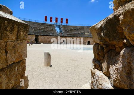 Ruinen des römischen Amphitheaters, Bayt Jibrin (Beit Guvrin), Israel. Im 8. Jahrhundert v. Chr. war das Dorf Teil des Königreichs Juda. Nach den Wirren des ersten jüdisch-römischen Krieges und dem Aufstand in Bar Kokhba wurde die Stadt unter dem Namen Eleutheropolis zu einer blühenden römischen Kolonie und einem wichtigen Verwaltungszentrum. Das Gelände wurde 1863 von Victor Guerin ausgegraben. Stockfoto