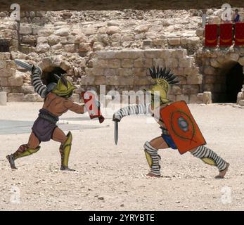 Ruinen des römischen Amphitheaters, Bayt Jibrin (Beit Guvrin), Israel. Im 8. Jahrhundert v. Chr. war das Dorf Teil des Königreichs Juda. Nach den Wirren des ersten jüdisch-römischen Krieges und dem Aufstand in Bar Kokhba wurde die Stadt unter dem Namen Eleutheropolis zu einer blühenden römischen Kolonie und einem wichtigen Verwaltungszentrum. Das Gelände wurde 1863 von Victor Guerin ausgegraben. Stockfoto