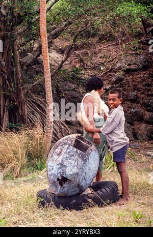 Blick auf Yasawa-i-Rara, ein abgelegenes Dorf auf den Yasawa-Inseln in Fidschi, Archivfoto aus dem Jahr 1991. Stockfoto