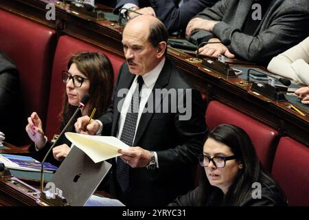 Roma, Italien. Dezember 2024. Federico Cafiero de Raho M5S, in Occasione dell'esame delle modifiche alla disziplina della magistratura onoraria, Camera dei Deputati a Roma Gioved&#xec; 05 Dicembre 2024 (Foto Mauro Scrobogna/LaPresse) Federico Cafiero de Raho M5S, anlässlich der Prüfung der Änderungen in der Disziplin der Ehrenmagistracy, Donnerstag, 2024. Dezember in Rom. (Foto: Mauro Scrobogna/LaPresse) Credit: LaPresse/Alamy Live News Stockfoto