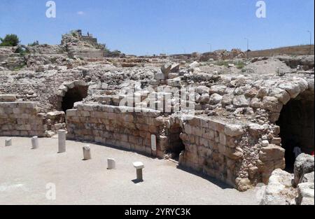 Ruinen des römischen Amphitheaters, Bayt Jibrin (Beit Guvrin), Israel. Im 8. Jahrhundert v. Chr. war das Dorf Teil des Königreichs Juda. Nach den Wirren des ersten jüdisch-römischen Krieges und dem Aufstand in Bar Kokhba wurde die Stadt unter dem Namen Eleutheropolis zu einer blühenden römischen Kolonie und einem wichtigen Verwaltungszentrum. Das Gelände wurde 1863 von Victor Guerin ausgegraben. Stockfoto