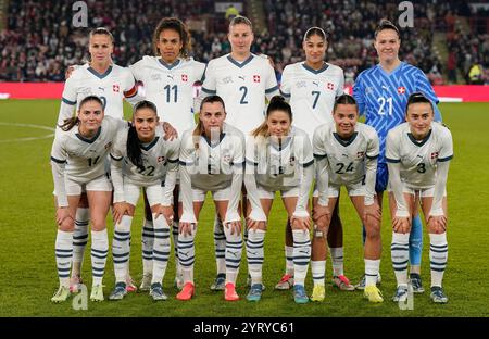 Sheffield, Großbritannien. Dezember 2024. Das Schweizer Team während des Internationalen Freundschaftsspiels in der Bramall Lane, Sheffield. Der Bildnachweis sollte lauten: Andrew Yates/Sportimage Credit: Sportimage Ltd/Alamy Live News Stockfoto