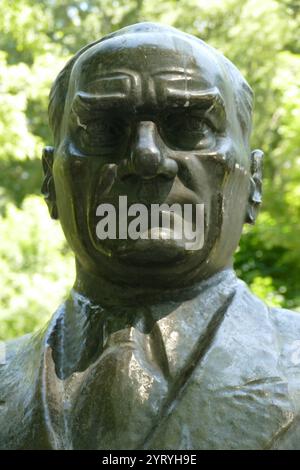 Statue von Mustafa Kemal Atatürk (1881–1938); türkischer Armeeoffizier, Revolutionär und Gründer der Republik Türkei, der von 1923 bis zu seinem Tod 1938 als erster Präsident diente. Ideologisch säkularistisch und nationalistisch, wurde seine Politik und Theorien als Kemalismus bekannt. Stockfoto