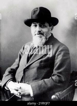 Filippo Turati (1857 ? 1932) italienischer sozialistischer Politiker. Turati war wichtig für die Gründung der Italienischen Sozialistischen Partei (PSI) im Jahr 1892. In den Jahren nach der Gründung der Partei versuchte die italienische Regierung, sie zu unterdrücken. Turati plädierte für Bündnisse mit anderen demokratischen Kräften Italiens, um die reaktionäre Politik der Regierung zu besiegen und linke Anliegen voranzubringen. Zwischen 1901 und 1906 schwankte die Macht in der Partei zwischen den von Turati geführten Reformisten und den Revolutionären unter verschiedenen Führern. Benito Mussolini, einer ihrer Führer, wurde Herausgeber der Parteizeitung Stockfoto