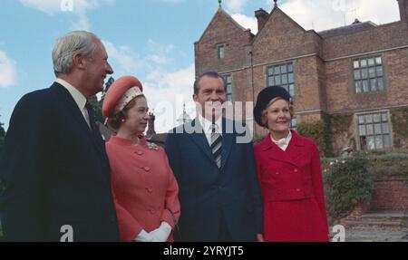 Premierminister Edward Heath, Königin Elisabeth II., Präsident Richard Nixon und Pat Nixon in Chequers, Stockfoto