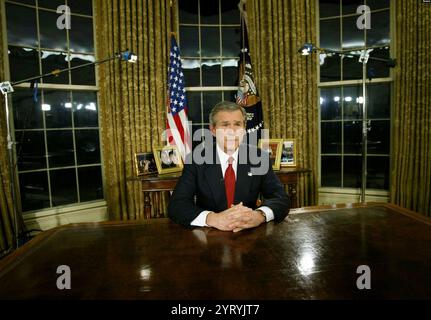 US-Präsident George W. Bush kündigte den Beginn der US-Streiks im Irak während einer Fernsehansprache des Oval Office am 19. März 2003 an Stockfoto