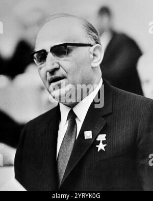 Todor Hristov Schiwkow (1911 ? 1998) war ein bulgarischer kommunistischer Politiker, der von 1954 bis 1989 erster Sekretär des Zentralkomitees der Kommunistischen Partei Bulgariens und von 1971 bis 1989 Präsident Bulgariens war. Während seiner Amtszeit war Bulgarien unter einem Einparteiensystem und eng mit der Sowjetunion verbunden. Stockfoto