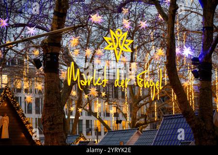 Köln, Deutschland 4. Dezember 2024: Markt der Engel bezauberndes Weihnachtswunderland Weihnachtsmarkt am Neumarkt in Köln Stockfoto