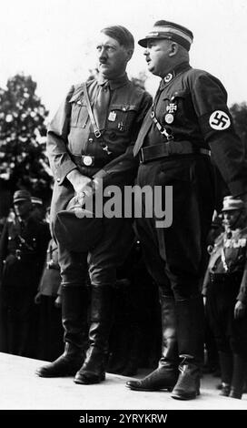 Adolf Hitler mit Ernst Rohm (SA-Uniform). September 1933. Stockfoto