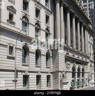 Das Surrogate's Courthouse (auch Hall of Records und 31 Chambers Street) ist ein historisches Gebäude an der nordwestlichen Ecke der Chambers and Centre Street im Civic Centre of Manhattan in New York City. Das 1907 fertiggestellte Gebäude wurde im Beaux Arts-Stil entworfen. Stockfoto