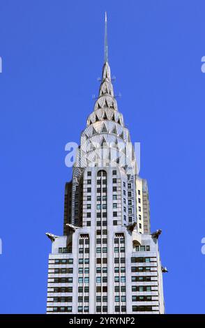 Das Chrysler Building ist ein Art déco-Wolkenkratzer auf der East Side von Manhattan in New York City, an der Kreuzung von 42nd Street und Lexington Avenue in Midtown Manhattan. Sie wurde 1930 fertiggestellt. Stockfoto