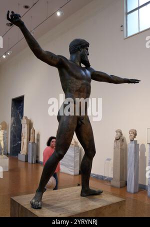 Bronzestatue von Zeus oder Poseidon, gefunden am Kap Artemesion, Griechenland. 460 V. CHR Stockfoto