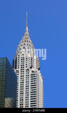 Das Chrysler Building ist ein Art déco-Wolkenkratzer auf der East Side von Manhattan in New York City, an der Kreuzung von 42nd Street und Lexington Avenue in Midtown Manhattan. Sie wurde 1930 fertiggestellt. Stockfoto