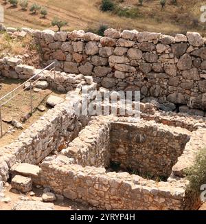 Bronzezeitliche Zitadelle von Mykene in Südgriechenland. Dieser Grabkomplex wurde außerhalb der Mauern von Mykene errichtet und schließlich in die akropolis eingeschlossen, als die Festung im 13. Jahrhundert v. Chr. erweitert wurde. Stellt eine der wichtigsten Merkmale der frühen Phase der mykenischen Zivilisation dar. Stockfoto